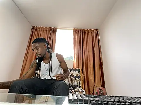 Snapshot of Malkon_Big chatting on November 10, 9:36 pm Malkon Big online show from November 10, 9:36 pm