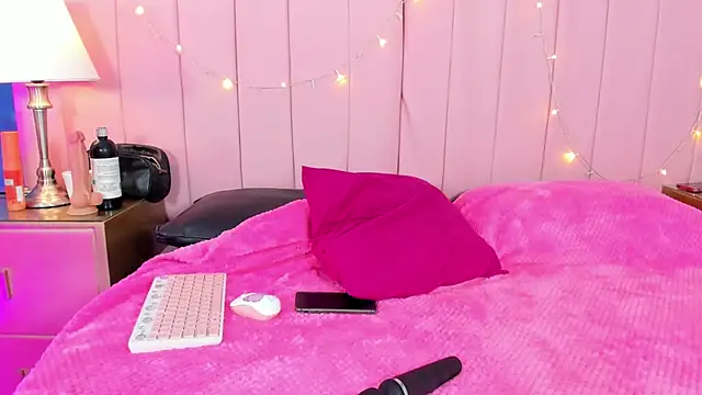 Snapshot of MavyStar chatting on December 21, 6:02 pm MavyStar online show from December 21, 6:02 pm