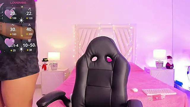 Snapshot of MavyStar chatting on December 28, 11:41 am MavyStar online show from December 28, 11:41 am