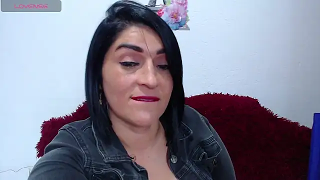 karenlennox1 online show from March 18, 11:42 pm