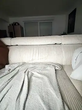 Snapshot of Xladycharme chatting on December 16, 3:40 am Xladycharme online show from December 16, 3:40 am