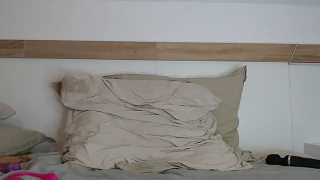 Snapshot of Xladycharme chatting on October 15, 2:06 pm Xladycharme online show from October 15, 2:06 pm