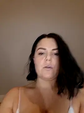 Snapshot of Xladycharme chatting on February 3, 5:07 pm Xladycharme online show from February 3, 5:07 pm