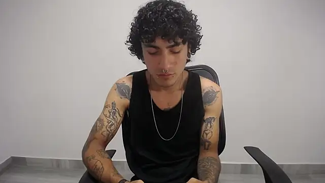 Snapshot of present_the_magic chatting on January 15, 4:57 am present the magic online show from January 15, 4:57 am