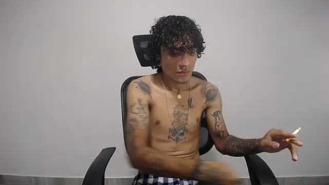 Snapshot of present_the_magic chatting on January 20, 3:26 am present the magic online show from January 20, 3:26 am