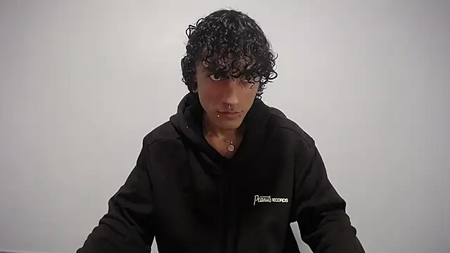 Snapshot of present_the_magic chatting on February 8, 9:25 pm present the magic online show from February 8, 9:25 pm