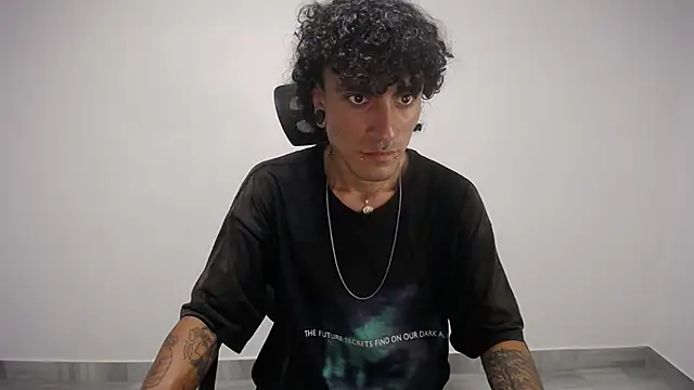 Snapshot of present_the_magic chatting on February 24, 10:14 pm present the magic online show from February 24, 10:14 pm