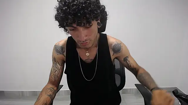 Snapshot of present_the_magic chatting on March 21, 8:39 am present the magic online show from March 21, 8:39 am