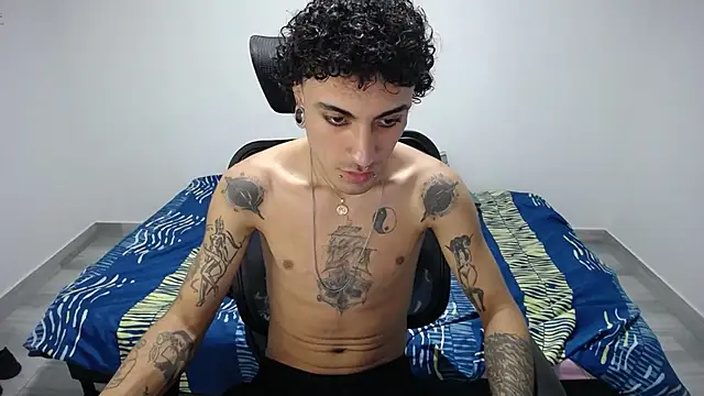 Snapshot of present_the_magic chatting on October 21, 5:35 pm present the magic online show from October 21, 5:35 pm