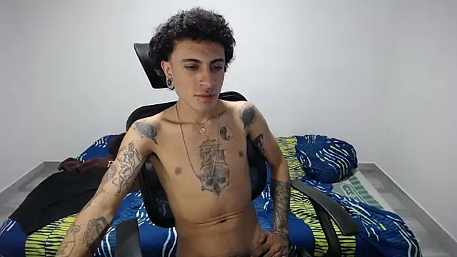 Snapshot of present_the_magic chatting on October 24, 7:38 am present the magic online show from October 24, 7:38 am