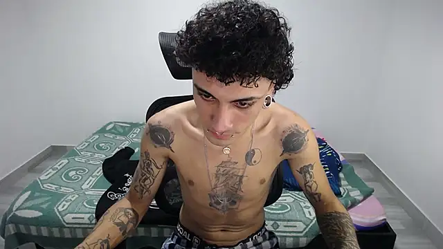 Snapshot of present_the_magic chatting on October 28, 5:59 pm present the magic online show from October 28, 5:59 pm