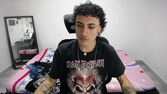 Snapshot of present_the_magic chatting on October 31, 9:10 am present the magic online show from October 31, 9:10 am