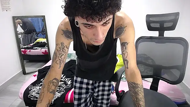 Snapshot of present_the_magic chatting on November 2, 3:42 am present the magic online show from November 2, 3:42 am