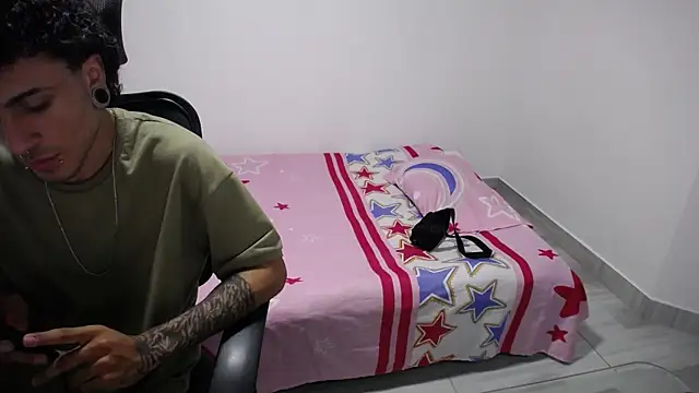 Snapshot of present_the_magic chatting on November 4, 3:27 am present the magic online show from November 4, 3:27 am