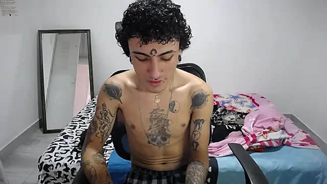 Snapshot of present_the_magic chatting on November 5, 6:19 pm present the magic online show from November 5, 6:19 pm