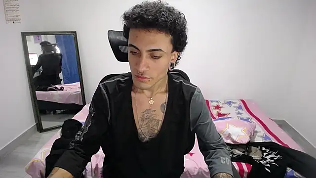 Snapshot of present_the_magic chatting on November 10, 5:39 am present the magic online show from November 10, 5:39 am