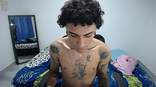 Snapshot of present_the_magic chatting on November 15, 6:33 am present the magic online show from November 15, 6:33 am