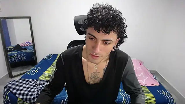 Snapshot of present_the_magic chatting on November 17, 1:55 am present the magic online show from November 17, 1:55 am