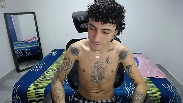 Snapshot of present_the_magic chatting on November 17, 3:29 pm present the magic online show from November 17, 3:29 pm