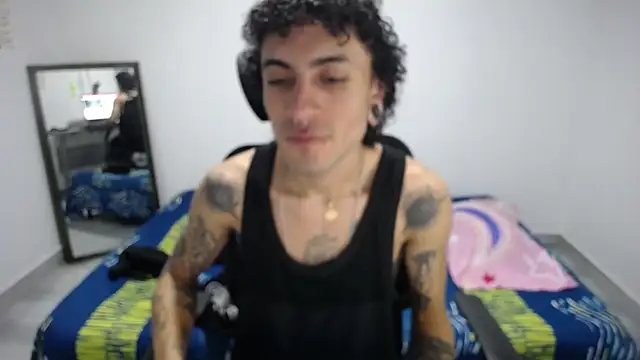 Snapshot of present_the_magic chatting on November 20, 5:29 am present the magic online show from November 20, 5:29 am