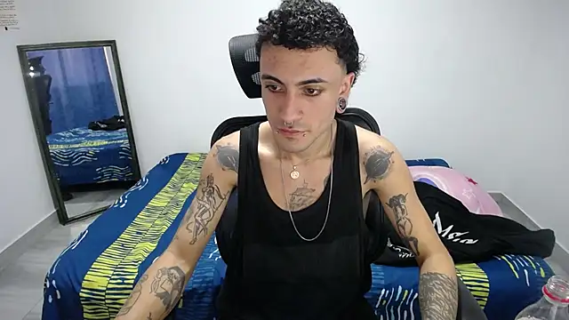 Snapshot of present_the_magic chatting on November 21, 8:40 pm present the magic online show from November 21, 8:40 pm