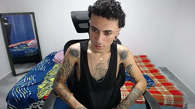 Snapshot of present_the_magic chatting on November 23, 3:17 am present the magic online show from November 23, 3:17 am