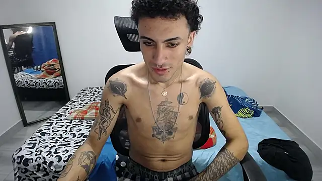 Snapshot of present_the_magic chatting on November 27, 8:11 pm present the magic online show from November 27, 8:11 pm