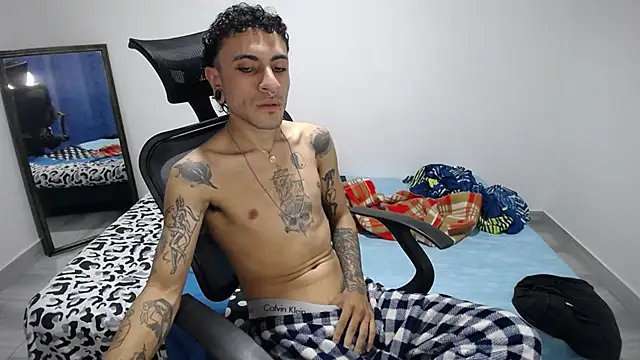 Snapshot of present_the_magic chatting on November 28, 6:43 pm present the magic online show from November 28, 6:43 pm