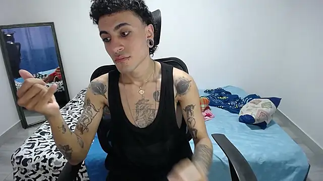 Snapshot of present_the_magic chatting on November 29, 8:12 pm present the magic online show from November 29, 8:12 pm