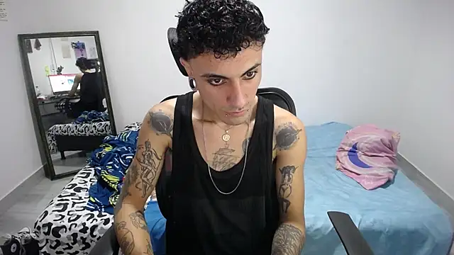 Snapshot of present_the_magic chatting on November 30, 6:23 pm present the magic online show from November 30, 6:23 pm