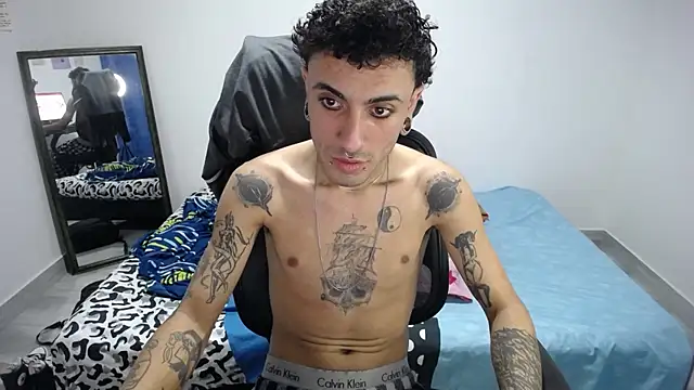 Snapshot of present_the_magic chatting on December 1, 8:47 pm present the magic online show from December 1, 8:47 pm