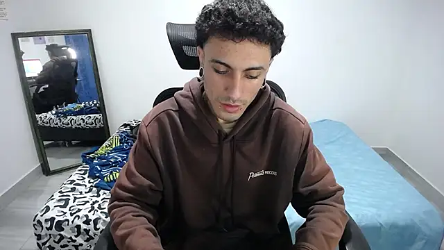 Snapshot of present_the_magic chatting on December 2, 8:52 am present the magic online show from December 2, 8:52 am