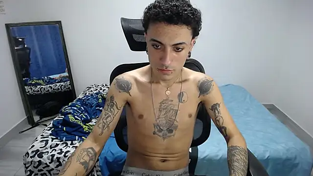 Snapshot of present_the_magic chatting on December 2, 8:59 pm present the magic online show from December 2, 8:59 pm