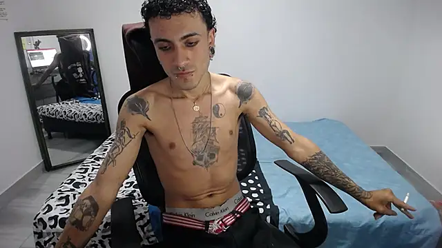 Snapshot of present_the_magic chatting on December 3, 5:11 pm present the magic online show from December 3, 5:11 pm