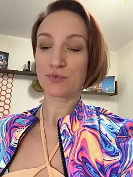 Snapshot of UmaTruewoman chatting on November 5, 6:02 am UmaTruewoman online show from November 5, 6:02 am