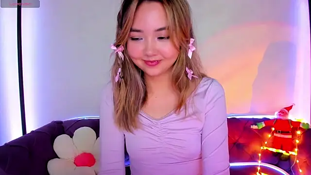 Snapshot of Fluffy_Rose chatting on December 4, 8:23 am Fluffy Rose online show from December 4, 8:23 am