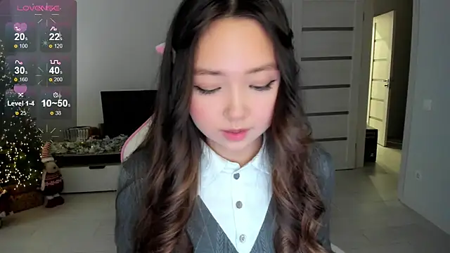 Snapshot of Fluffy_Rose chatting on December 14, 4:07 am Fluffy Rose online show from December 14, 4:07 am