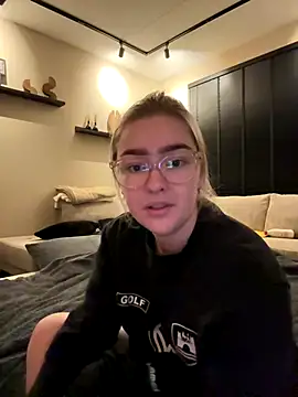 Snapshot of xX_HotCouple_Xx chatting on December 2, 9:28 pm xX HotCouple Xx online show from December 2, 9:28 pm