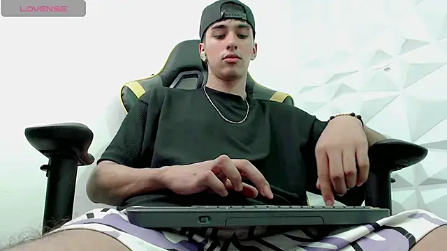 Snapshot of Jake_tripp chatting on December 20, 9:32 am Jake tripp online show from December 20, 9:32 am