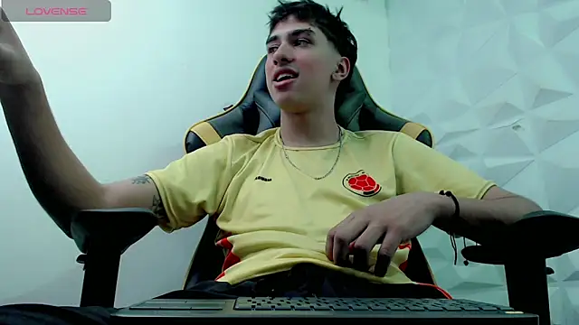 Snapshot of Jake_tripp chatting on December 22, 3:44 am Jake tripp online show from December 22, 3:44 am