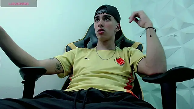 Snapshot of Jake_tripp chatting on December 22, 9:33 am Jake tripp online show from December 22, 9:33 am