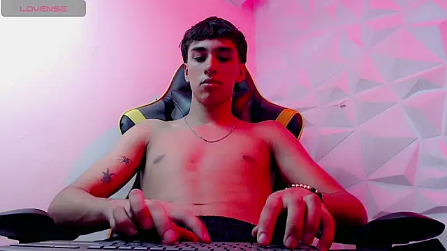 Snapshot of Jake_tripp chatting on December 29, 6:45 am Jake tripp online show from December 29, 6:45 am