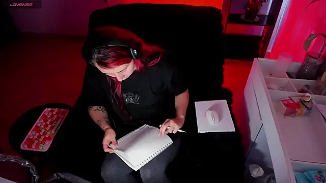 bonnie moon  online show from October 30, 7:25 pm