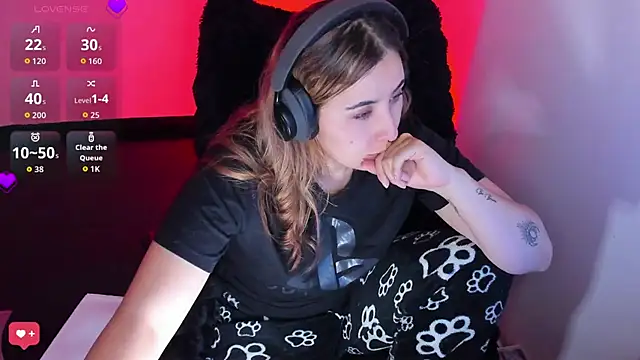 bonnie moon  online show from February 11, 9:31 pm