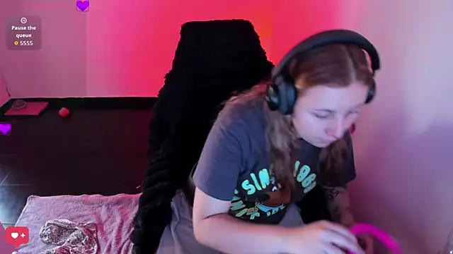 bonnie moon  online show from March 7, 6:27 pm