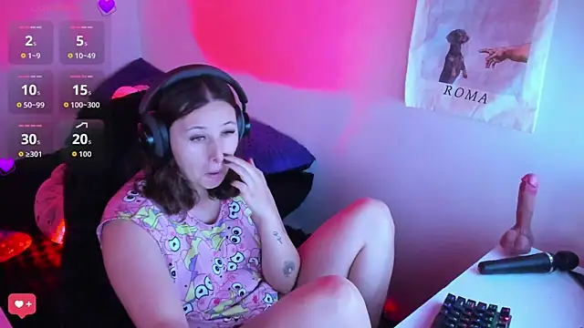 bonnie moon  online show from June 27, 6:24 pm