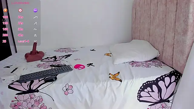 lizziemontana2 online show from July 1, 7:24 pm