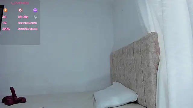 lizziemontana2 online show from July 18, 5:28 pm