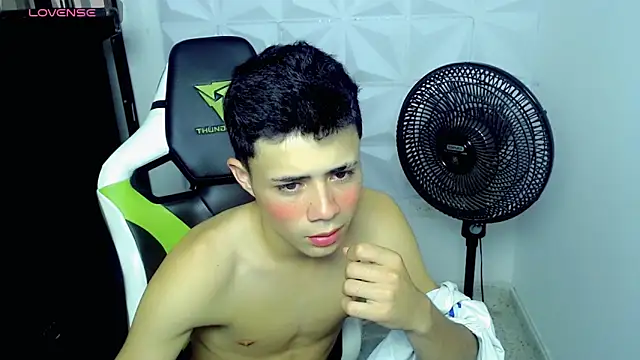 Snapshot of bby_santi chatting on December 5, 6:55 pm bby santi online show from December 5, 6:55 pm