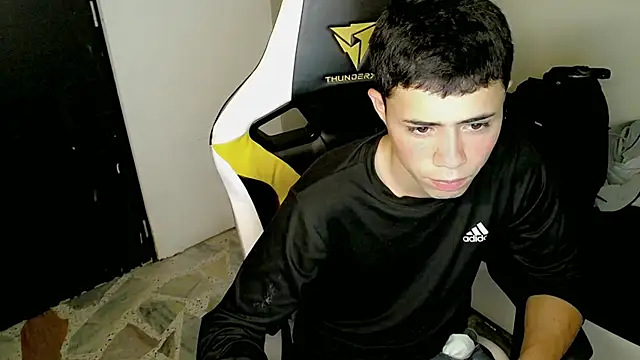 Snapshot of bby_santi chatting on October 5, 5:22 pm bby santi online show from October 5, 5:22 pm